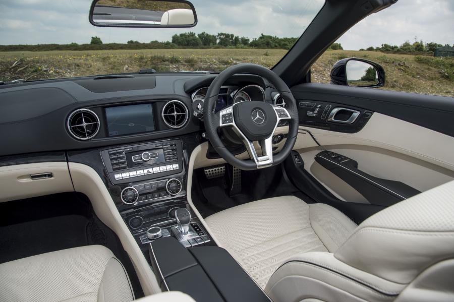 Mercedes-Benz SL400 2014 года  (UK) (фото 28 из 31)